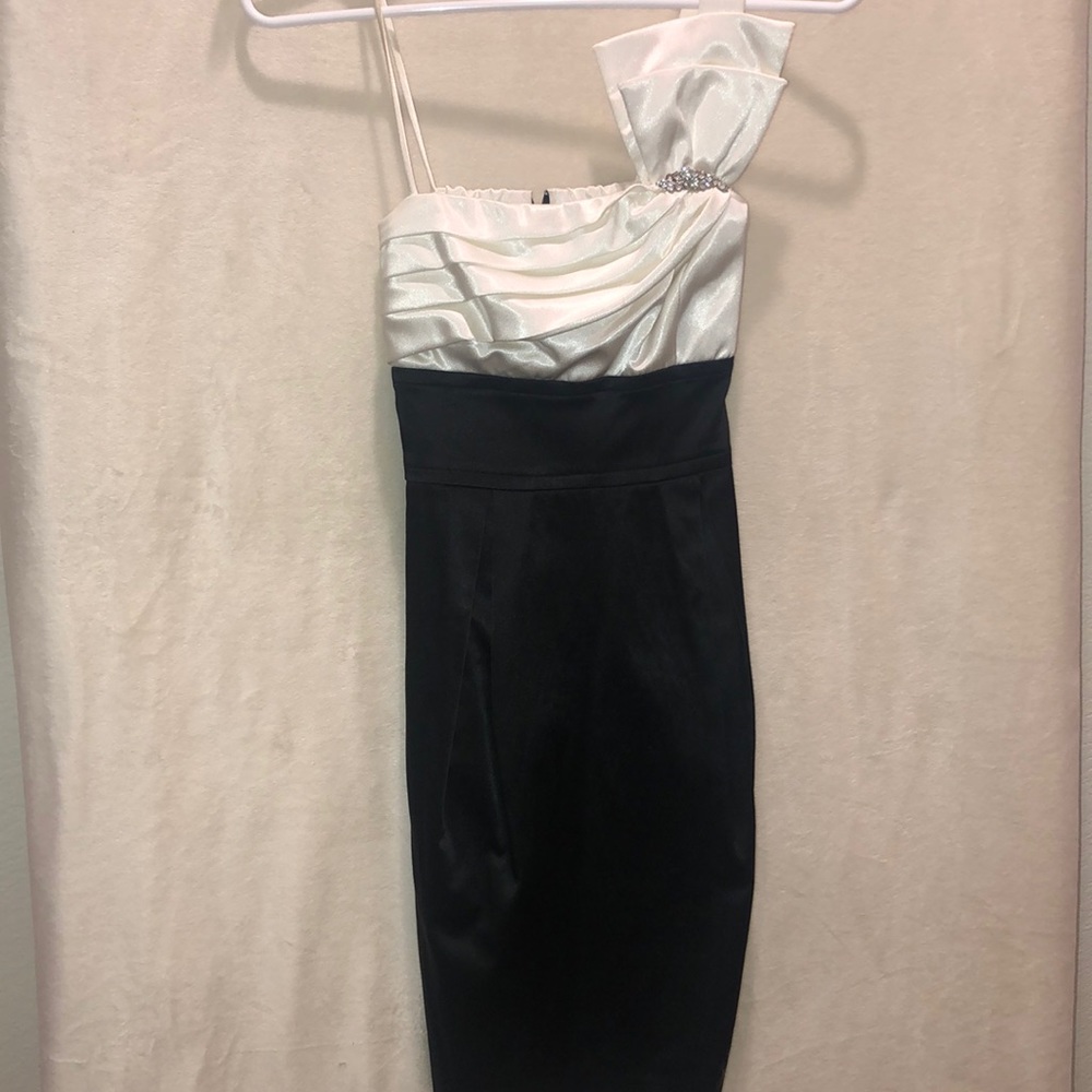 Formal cocktail dress/homecoming dress